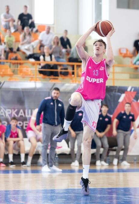JUNIORI MEGE ŠAMPIONI SRBIJE: Do titule u velikom stilu - sa skorom 25:0! Zvezda slavila u večitom derbiju!