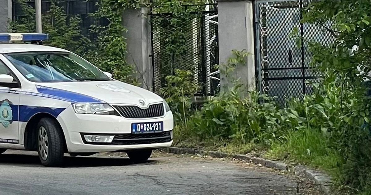 Zaspao za volanom, pa uleteo ljudima u dvorište: Strašan prizor iz okoline Šapca, fotografija ledi krv