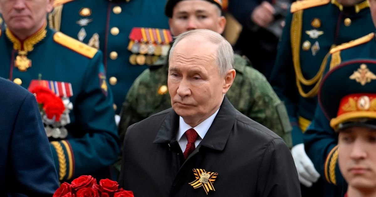 Putina ismevaju zbog izgleda na paradi, neke je zabrinulo njegovo lice: "Delovao je uplašeno"