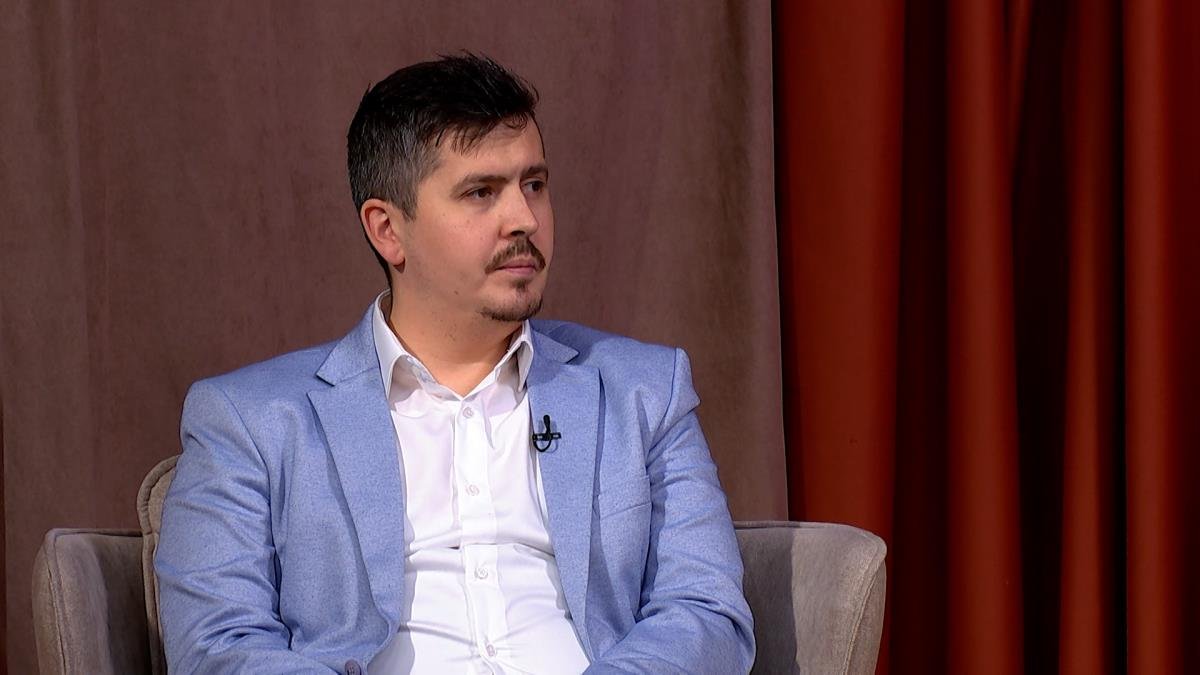 Da li je ispravno krstiti se u gradskom prevozu? Teolog rešio večitu dilemu