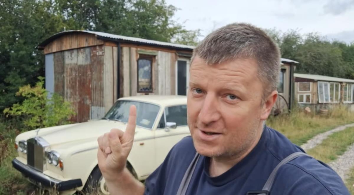 Kupio "rols-rojs" po cenu starog "pola": Ono što je našao ispod haube zamalo ga je koštalo zdravlja!