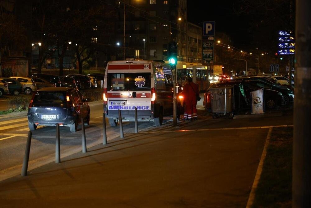 Motociklista teže povređen, sat vremena kasnije još dvojica muškaraca! Teška noć za lekare u Beogradu