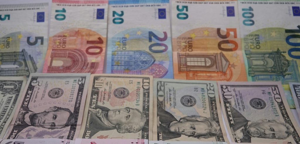 Srednji kurs dinara za evro danas 117,3800 dinara