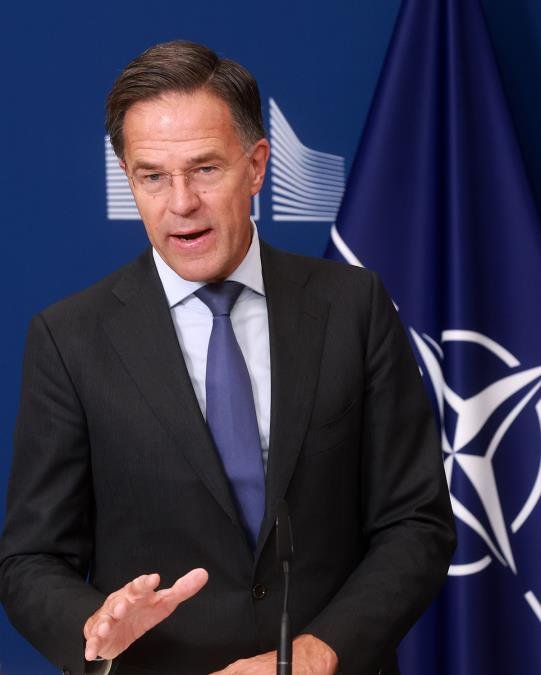 GENERALNI SEKRETAR NATO STIŽE U CRNU GORU Mark Rute će se sastati sa predsednikom Jakovom Milatovićem (FOTO)