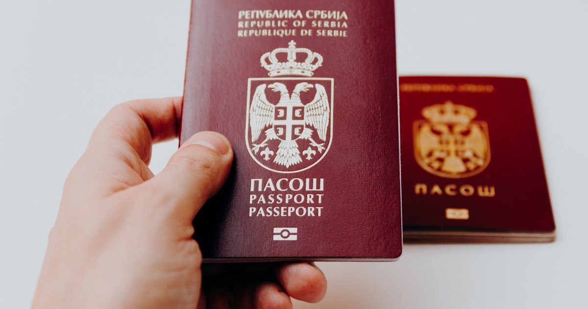Novi pasoši na snazi od 1. jula! Evo zašto su baš burgundi boje i šta da radite sa starim: Ovo su svi detalji