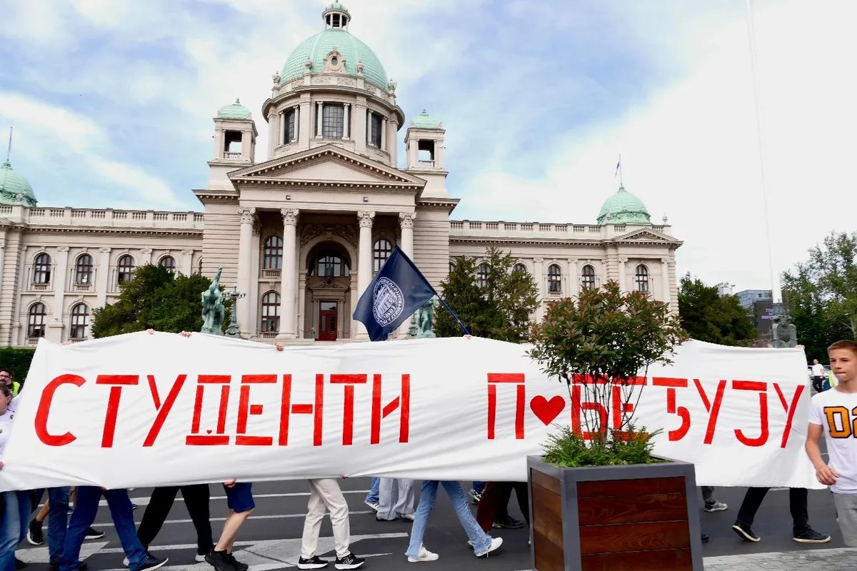 “(Don’t) Be Afraid, We’re Still Here”: Belgrade students, citizens march ahead of major May 23 protest rally
