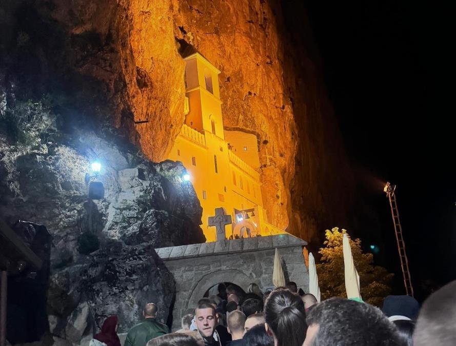 Mnogi prave grešku pri poseti manastiru Ostrog: Jedna stvar je strogo zabranjena, a ovo bi valjalo da ponesete