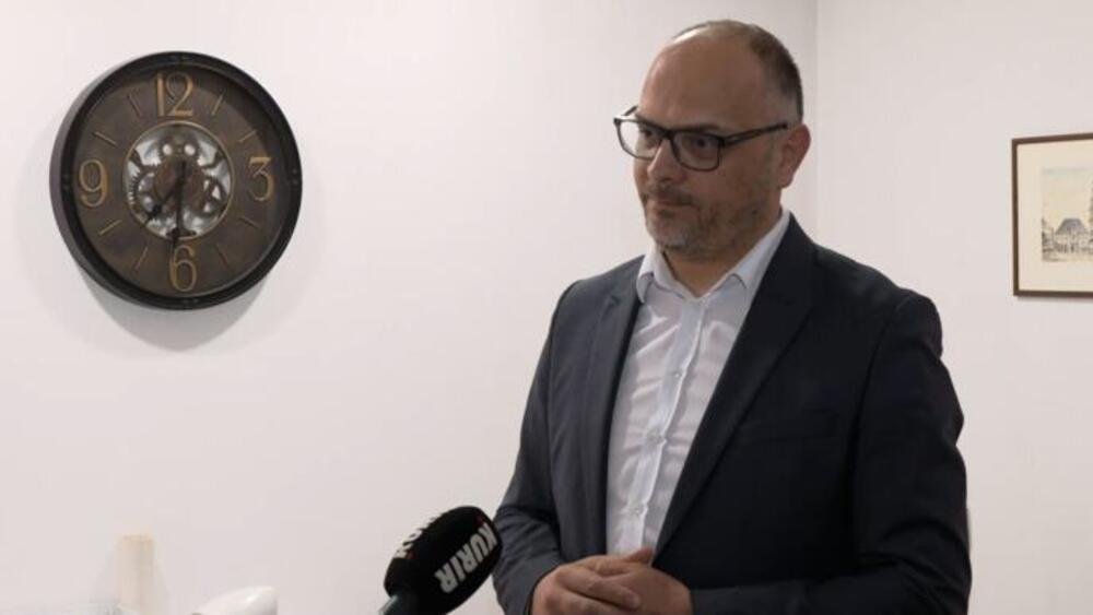 OSUMNJIČENI (74) ZA OBLJUBU DEVOJČICE PUŠTEN DA SE BRANI SA SLOBODE! Advokat se oglasio, NE PAMTI SLIČNU SITUACIJU