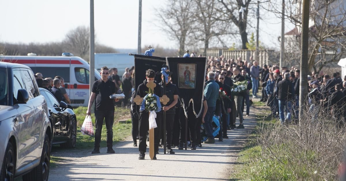 Svi misle da moraju u crnini na sahranu: Evo šta zapravo i dan-danas nalažu običaji i tradicija