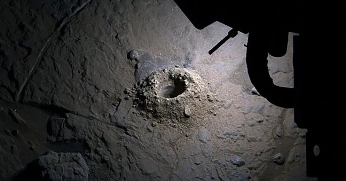 Čudo na Marsu: NASA robot zbunio stručnjake tokom običnog bušenja, izvukao nešto što niko nije očekivao