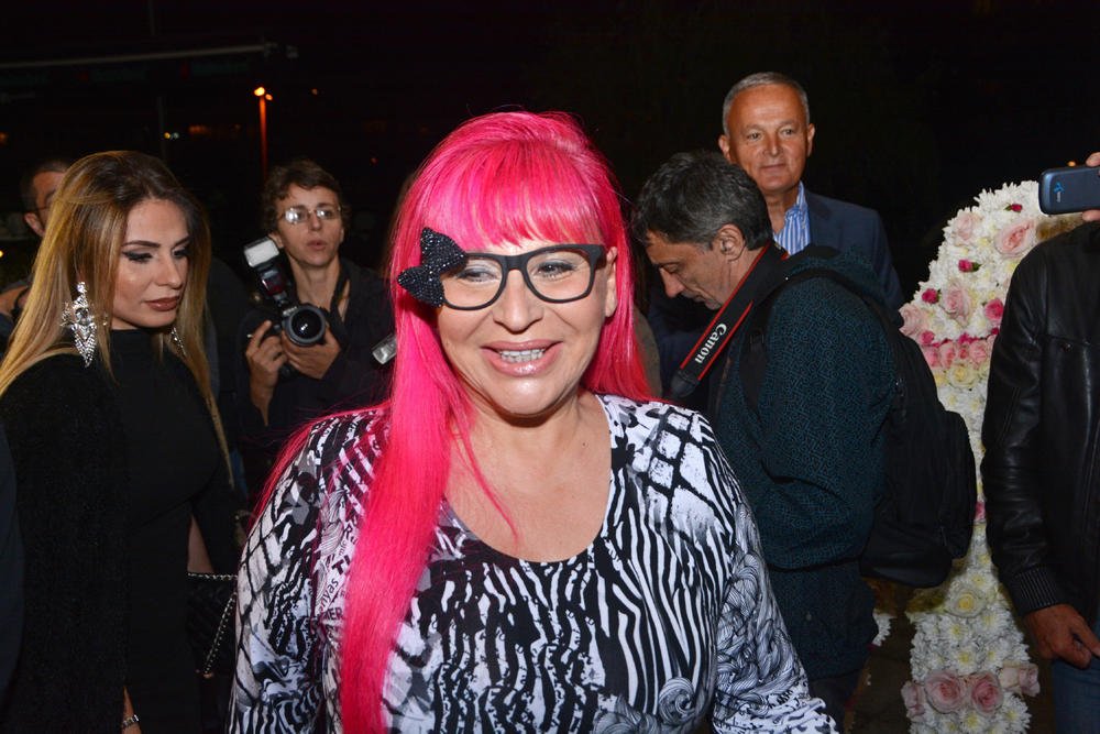 "BILA SAM KAO ŽAR-PTICA, GLAVA JE VRIŠTALA": Nećete verovati zašto se Zorica OFARBALA U PINK! Muž hteo da je OSTAVI