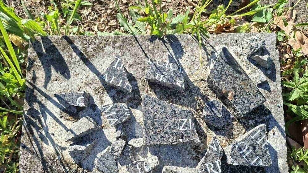 "USTAŠKE ZVIJERI NISU POŠTEDJELE NI MALU DJEČICU" Bruka i sramota: U Sloboštini kod Zagreba ponovo uništena spomen-ploča žrtvama fašizma (FOTO)