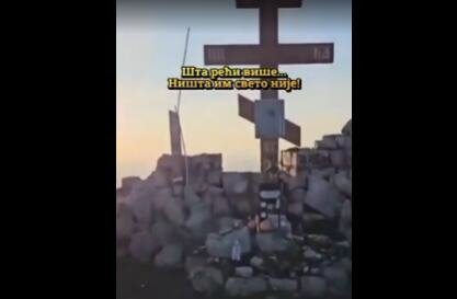 NIŠTA IM NIJE SVETO, MALO IM JE KABLAR! Blokaderi se popeli na Rtanj, pa oskrnavili još jedan simbol pravoslavlja! (VIDEO)