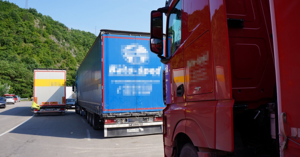 Teretnjaci na izlazu iz Srbije čekaju po četiri sata na Batrovcima i Šidu
