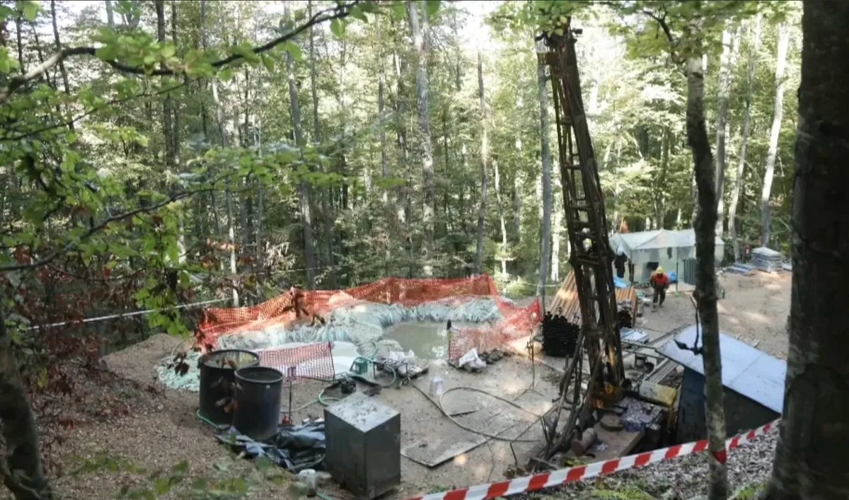 "Ne damo Rogoznu": Građani snimili prevoz džakova sa materijalom sa planine i njihovo odlaganje u blizini česme i izvora vode VIDEO