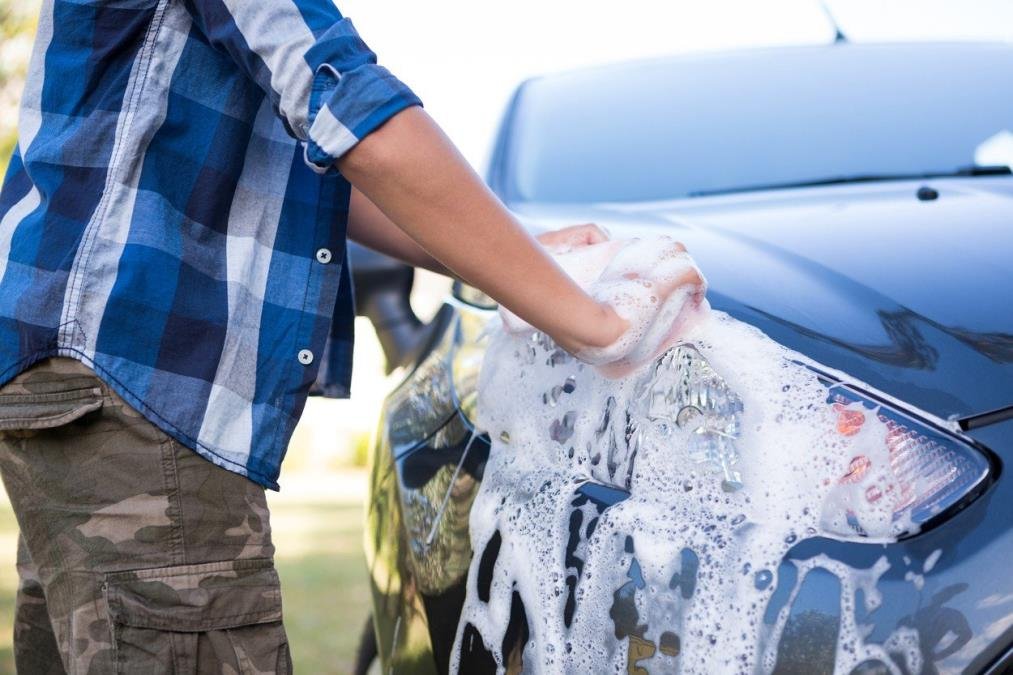 Pazite da ne skinete auto-lak: Ako ovako perete automobil, pravite ogromnu grešku!