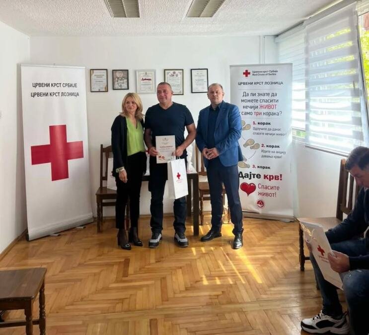 PRIZNANJA ZA 40 PUTA DATU KRV Obeležili Nacionalni dan dobrovoljnih davalaca krvi (FOTO)
