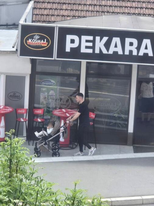 UHVATILI SMO CECINOG BIVŠEG I MISICINOG SADAŠNJEG U ULOZI OCA: Bogdan sa svojim naslednikom uživa u druženju (FOTO)