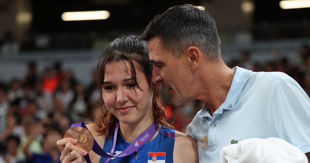 Mlađa ćerka donela sjajne vesti Dragutinu Topiću, legenda objavila snimak sa divnom porukom za Angelinu
