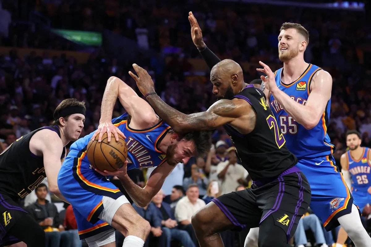 Lebron ometlan iz plej-ofa, aktuelni šampion razbio Lejkerse: Svi se pitaju da li je ovo rekorderu NBA lige ovo bio poslednji meč u karijeri, Džejms ćuti