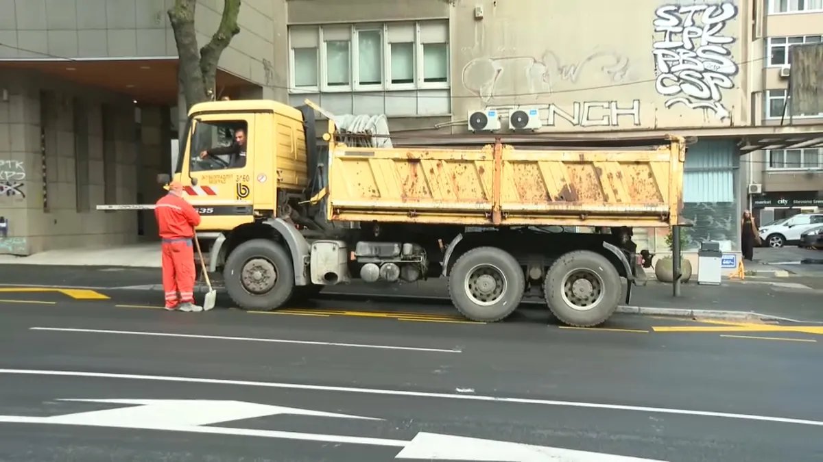 Akrobacije građana dok idu Takovskom ulicom: Produžen rok za radove - kolovoz gotov, a trotoari stoje raskopani