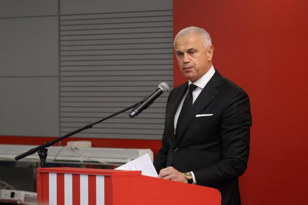 "PRETVORIO JE SNOVE MILIONA ZVEZDAŠA U STVARNOST" Zvezdan Terzić održao emotivan govor na komemoraciji Vladimira Cvetkovića!