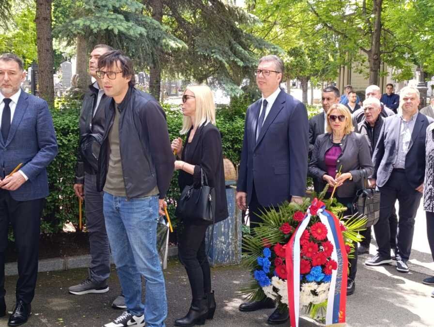 PREDSEDNIK SRBIJE ODAJE POŠTU KOŠARKAŠKOJ LEGENDI: Vučić na sahrani Vladimira Cvetkovića, položiće venac u bojama srpske trobojke (FOTO/VIDEO)