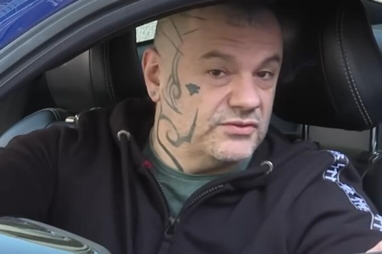 LOPOVI UPALI U STAN ACE AMADEUSA Razvaljena vrata, povređena ruka i slomljeno staklo, muzičar se javno obratio vandalima: Pljačkajte preko noći, ne rano ujutru