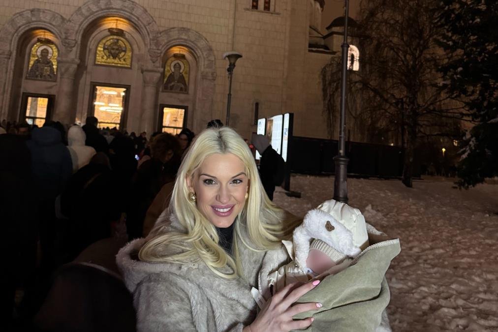 "Naših 6 meseci ljubavi": Anja Mit sa sinom u zagrljaju, podelila lepe vesti (foto)