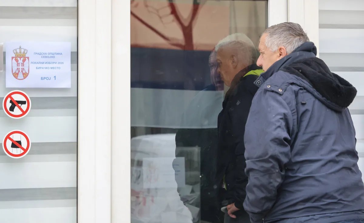 Konstitutivna sednica i u Bajinoj Bašti, pre početka okupili se građani i naprednjaci