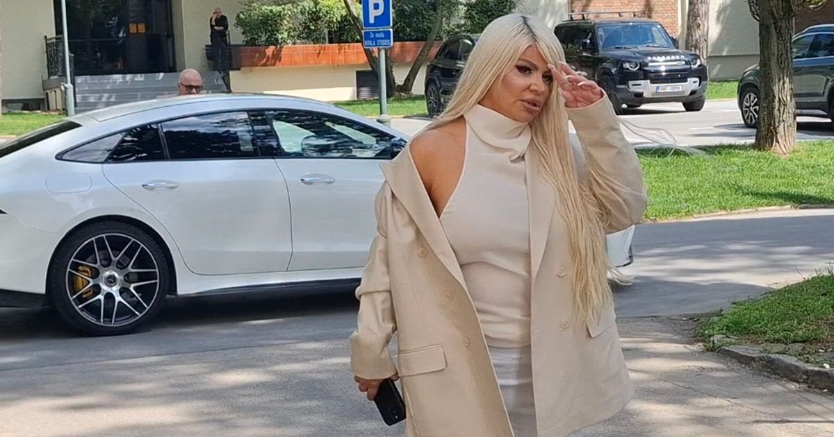 Dara Bubamara doživela neprijatnu situaciju ispred studija "Zvezda Granda"! Pevačica o dečku: "Dobar je!"