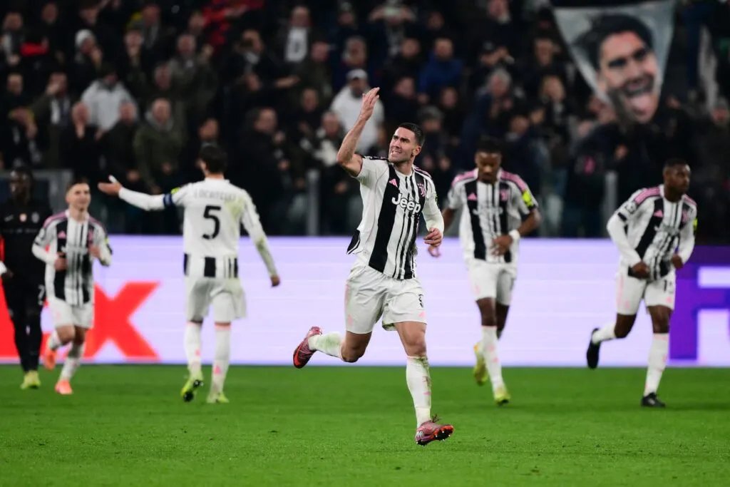 Vlahovićev otac tajno pregovarao sa velikanom, Italijani sve otkrli: Srbin sve dalje od ostanka u Juventusu