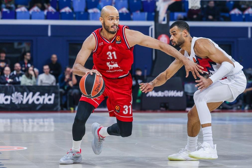 POSLE BARSINOG KRAHA KREĆE LUDILO: Zvezda i Partizan u trci za istog igrača?
