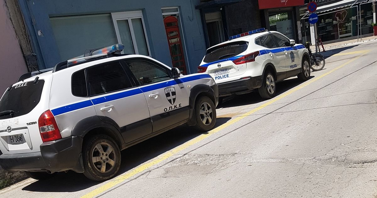 Prijateljice zajedno skočile sa zgrade: Horor potez dve 17-godišnjakinje u Atini, OČEVIDAC U ŠOKU!