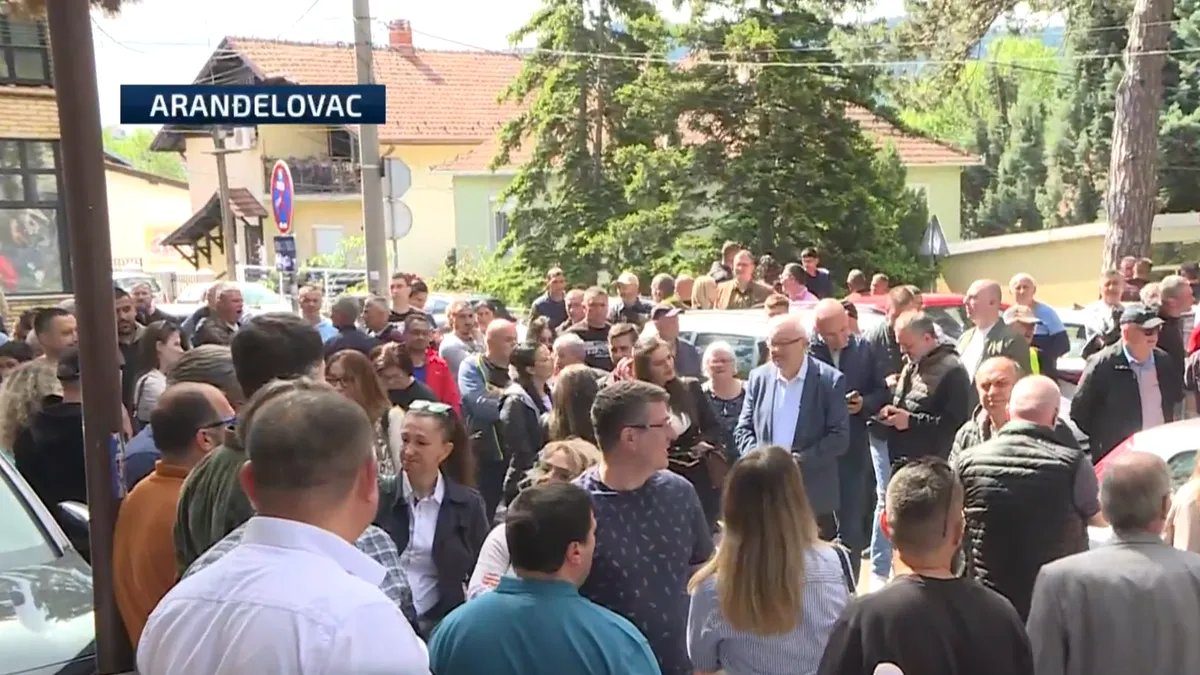 Izabrani predsednici skupština opština u Aranđelovcu i Bajinoj Bašti, sednice pratile okupljanja građana
