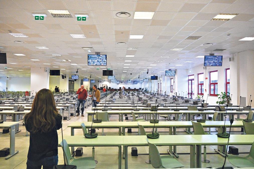 NEVEROVATNA PRESUDA U ITALIJI: Dete zvanično ima DVA OCA i majku!