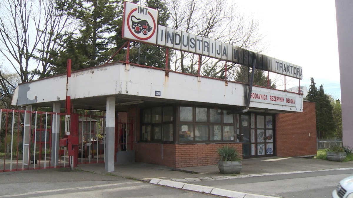 Dečak propao kroz krov zgrade bivše fabrike IMT, zajednica OŠ Mladost apeluje na roditelje da upozore decu na opasnosti napuštenih objekata