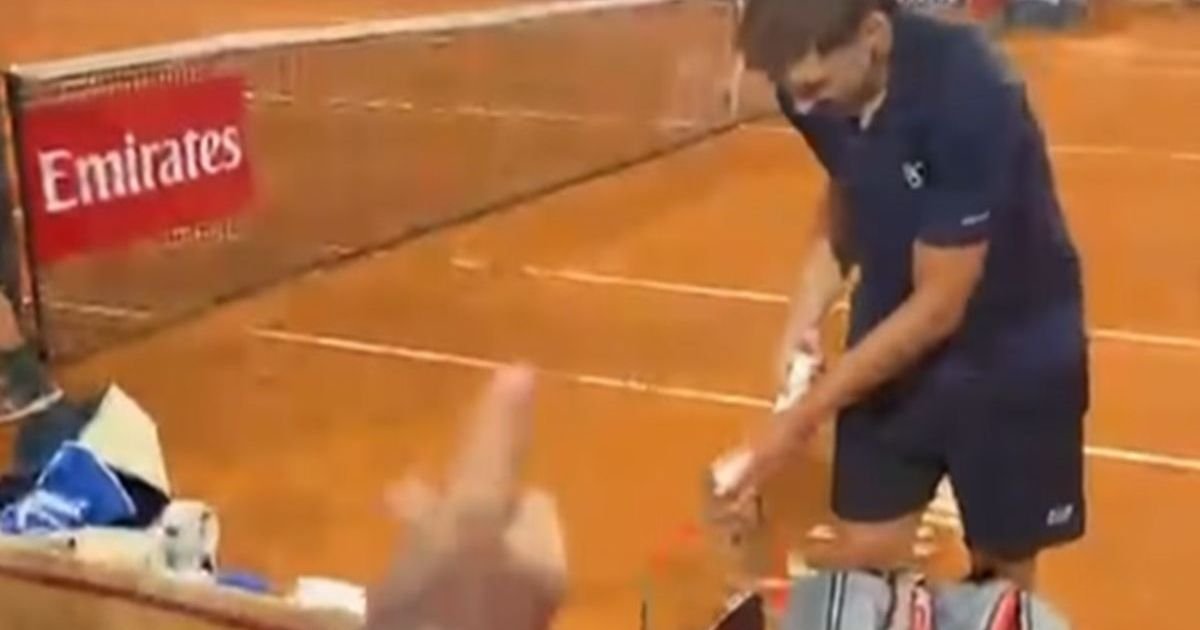 Novakov verni navijač napravio šou u Rimu: Hamad mu ispunio obećanje, onda je viđena najluđa scena na tribini