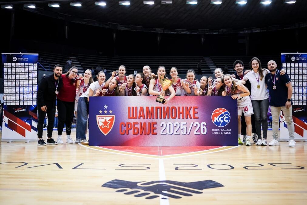 CRVENO-BELE ŠAMPIONKE: Kadetkinje Crvene zvezde prvakinje Srbije