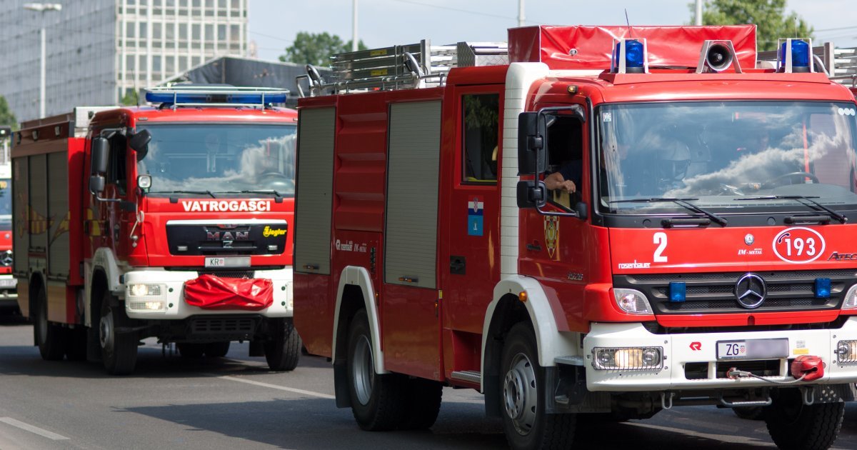 Novi vatrogasni kamion u Nikincima dočekan uz slavlje i vatromet
