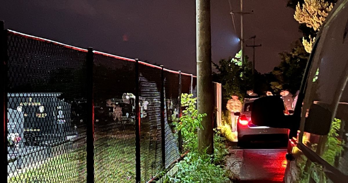 Prve slike i snimci sa mesta krvavog obračuna u Obrenovcu: KOD GROBLJA SVE VRVI OD POLICIJE, ovako traže ubicu