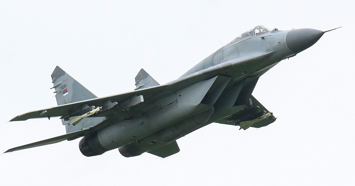 "Svetionik svim braniocima otadžbine": MiG-29, helikopteri i padobranci u čast Milenka Pavlovića