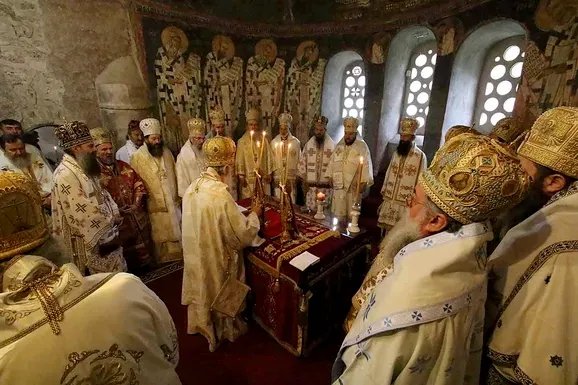 Danas počinje Sabor SPC, na dnevnom redu i odluka o sudbini vladike koji je podržao studente