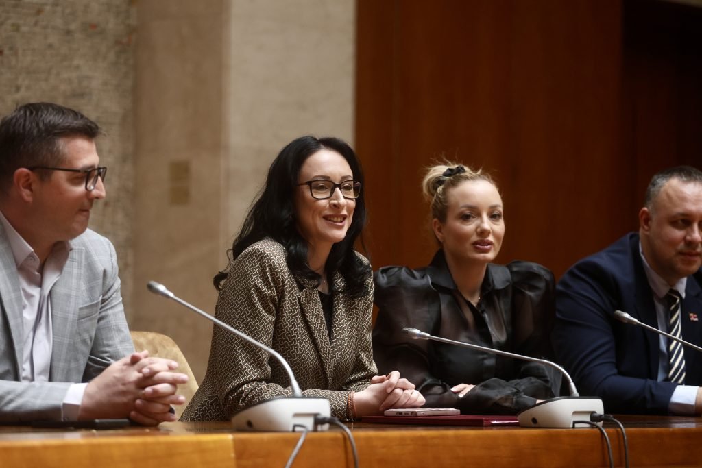 Potpisani ugovori za projekte podrške porodici i deci vredni 117,5 miliona dinara