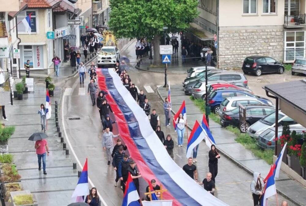 RAZVILA SE TROBOJKA PREKO CELOG PRIJEPOLJA: Svečano obeležena hramovna slava Svetog Vasilija Ostroškog  (FOTO)