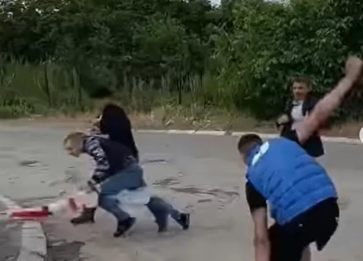 "Vršilac dužnosti direktora Biblioteke Beograda  snimljen kako napada građane na Karaburmi"