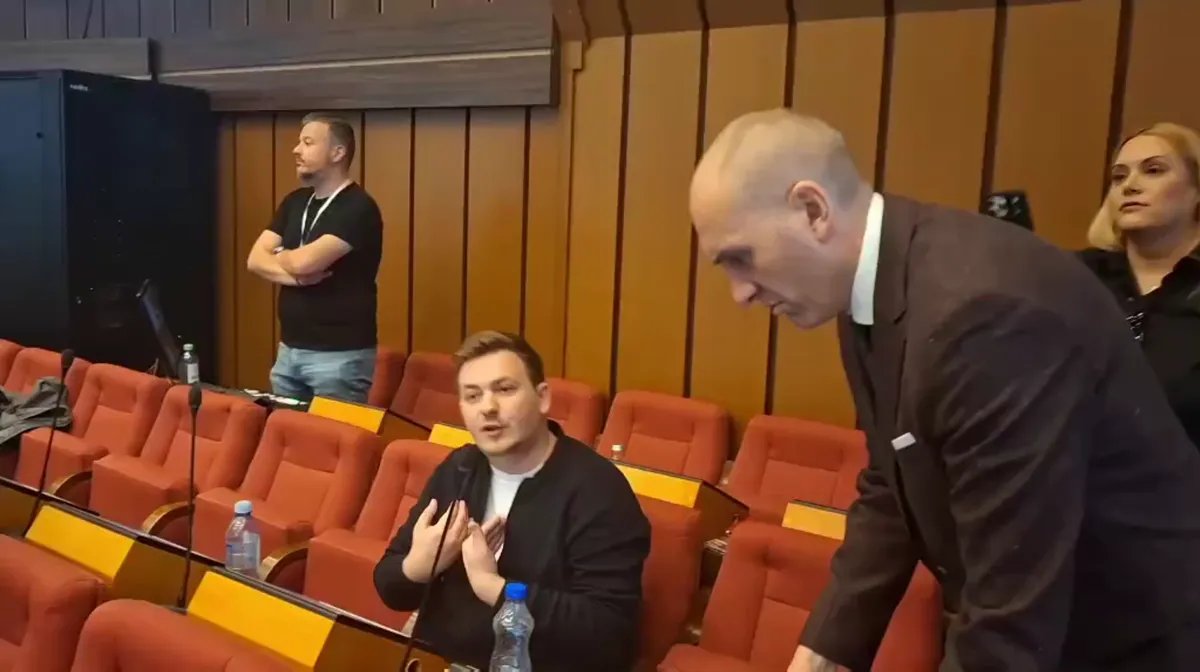 Incidenti u Skupštini grada Novog Sada: Miran Pogačar izbačen sa sednice (VIDEO)