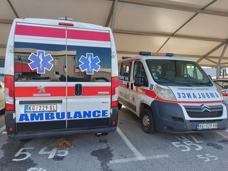RADNIK PAO SA KROVA, NE DAJE ZNAKE ŽIVOTA! Težak incident u Kaluđerici, sve nadležne službe na terenu