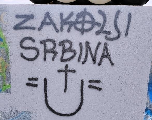 (FOTO) SKANDALOZNI I USTAŠKI SIMBOLI PREPLAVILI SOLIN! Pozivaju na ubistvo Srba, građani traže HITNO uklanjanje: Oglasio se i gradonačelnik!