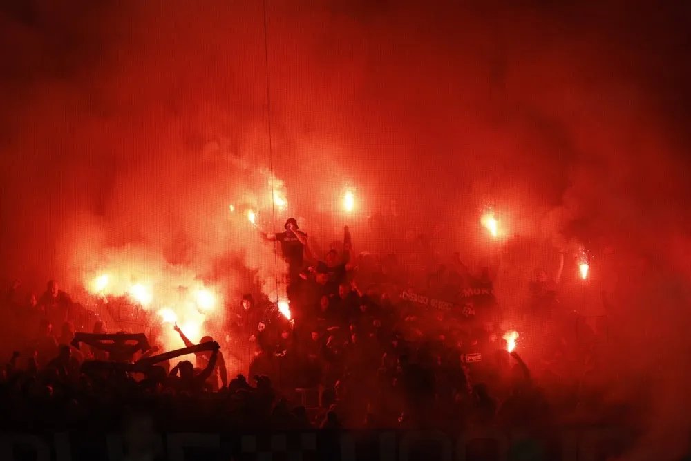 Haos pred finale, policija morala da reaguje zbog sukoba navijača VIDEO